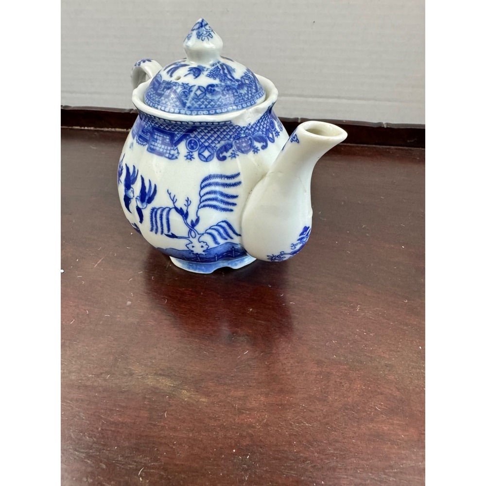 Vintage Blue Willow Transferware Teapot and Sugar Bowl Set Blue White China Flaw - Picture 8 of 16